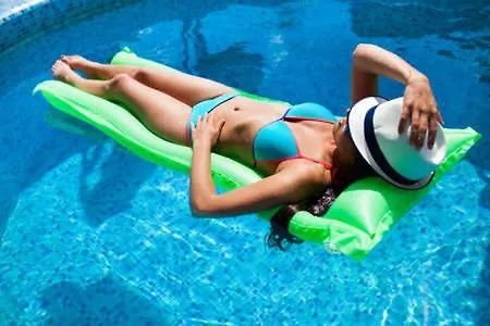 Castle Free Wellness And Saunapark Panzió 3*