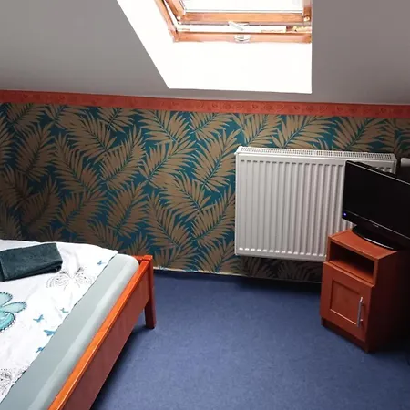 Alojamento de Acomodação e Pequeno-almoço Castle Free Wellness And Saunapark 3*