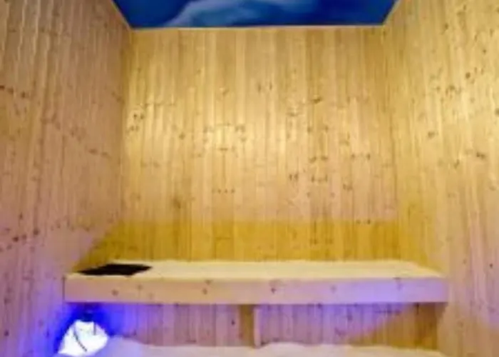 Alojamento de Acomodação e Pequeno-almoço Castle Free Wellness And Saunapark Nyíregyháza