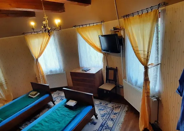 Alojamento de Acomodação e Pequeno-almoço Castle Free Wellness And Saunapark 3*